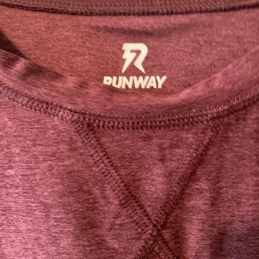 Runway moisture wicking size large women’s long sleeve burgundy shirt empowered